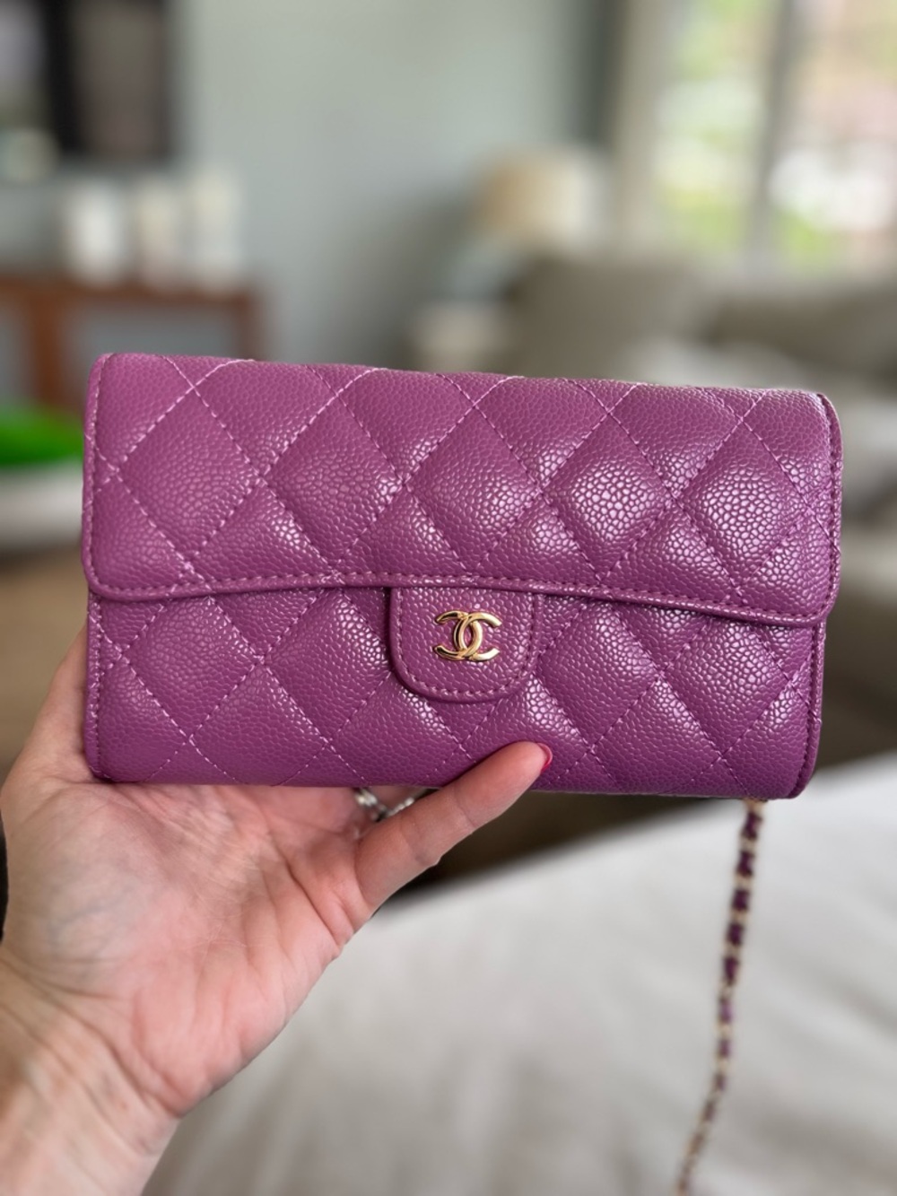 Gorgeous small, mauve, quilted crossbody with gold hardware 🌸 - Picture 2 of 12